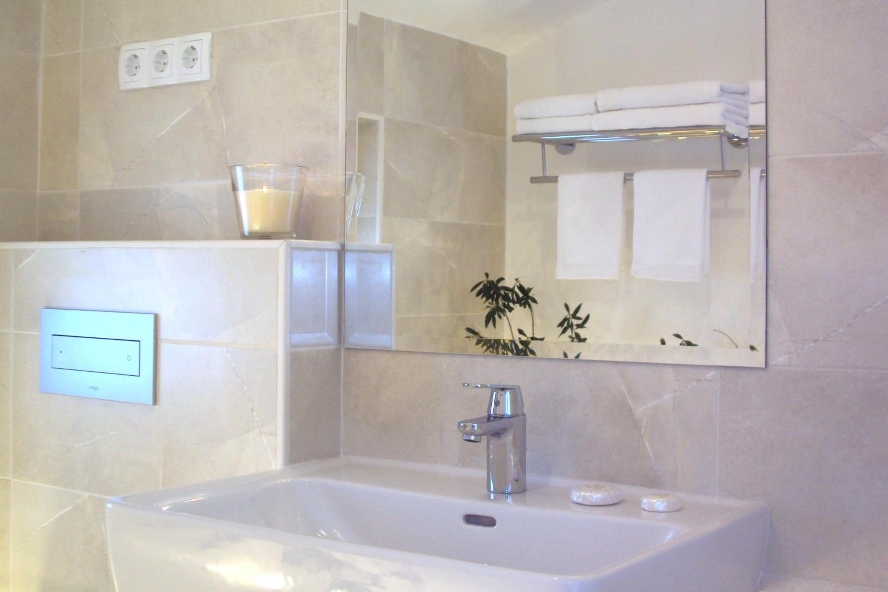 Refresh Boutique Apartments