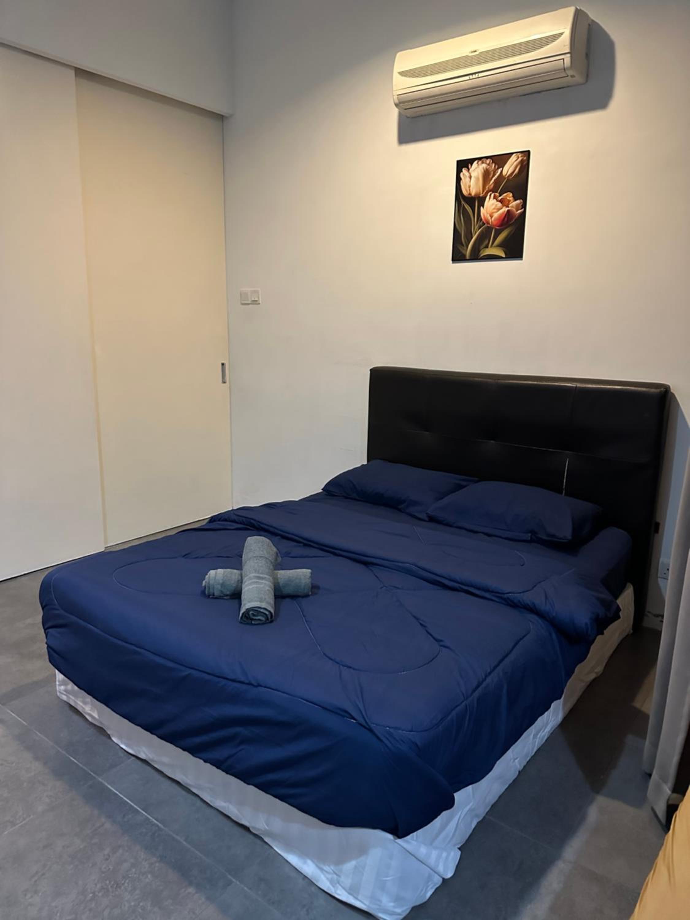 Eight Empire Studio (Netflix/Wi-fi) @ IKEA/The Curve photo 2