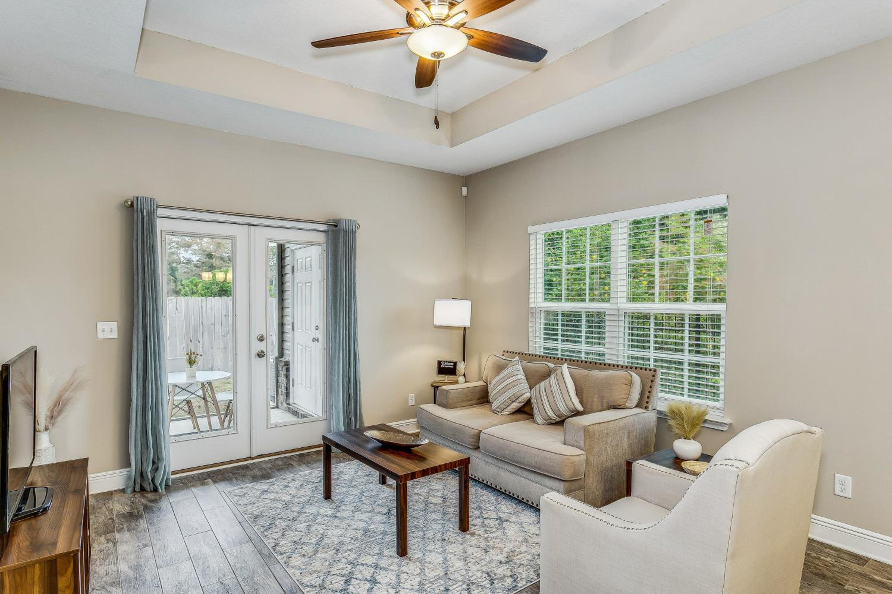 Lovely Townhome in Pensacola - Cozy & Modern Retreat view 4