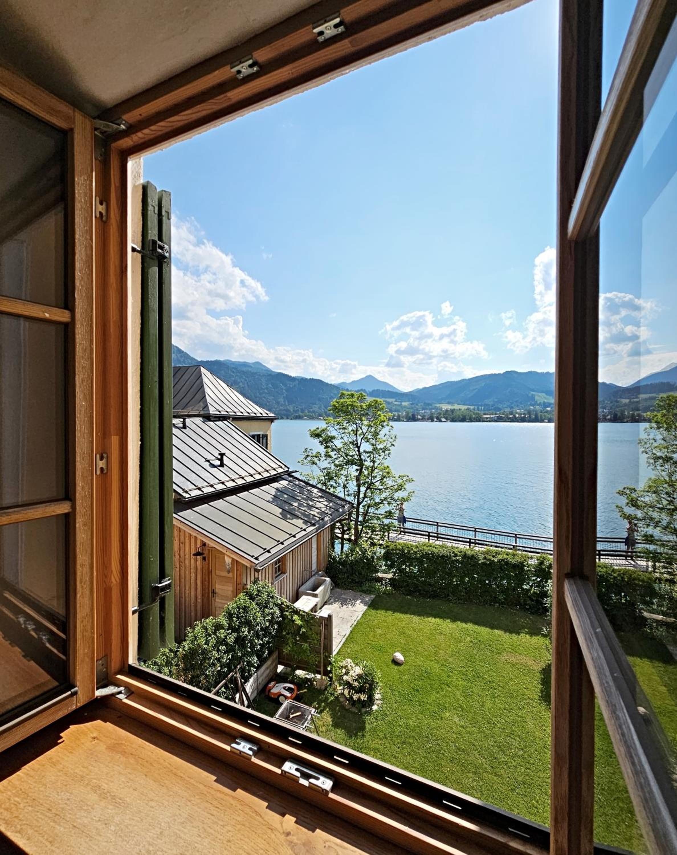 Villa Tegernsee - Exclusive Lakefront Villa with private Zirben Sauna, 4 Rooms for Family & Friends