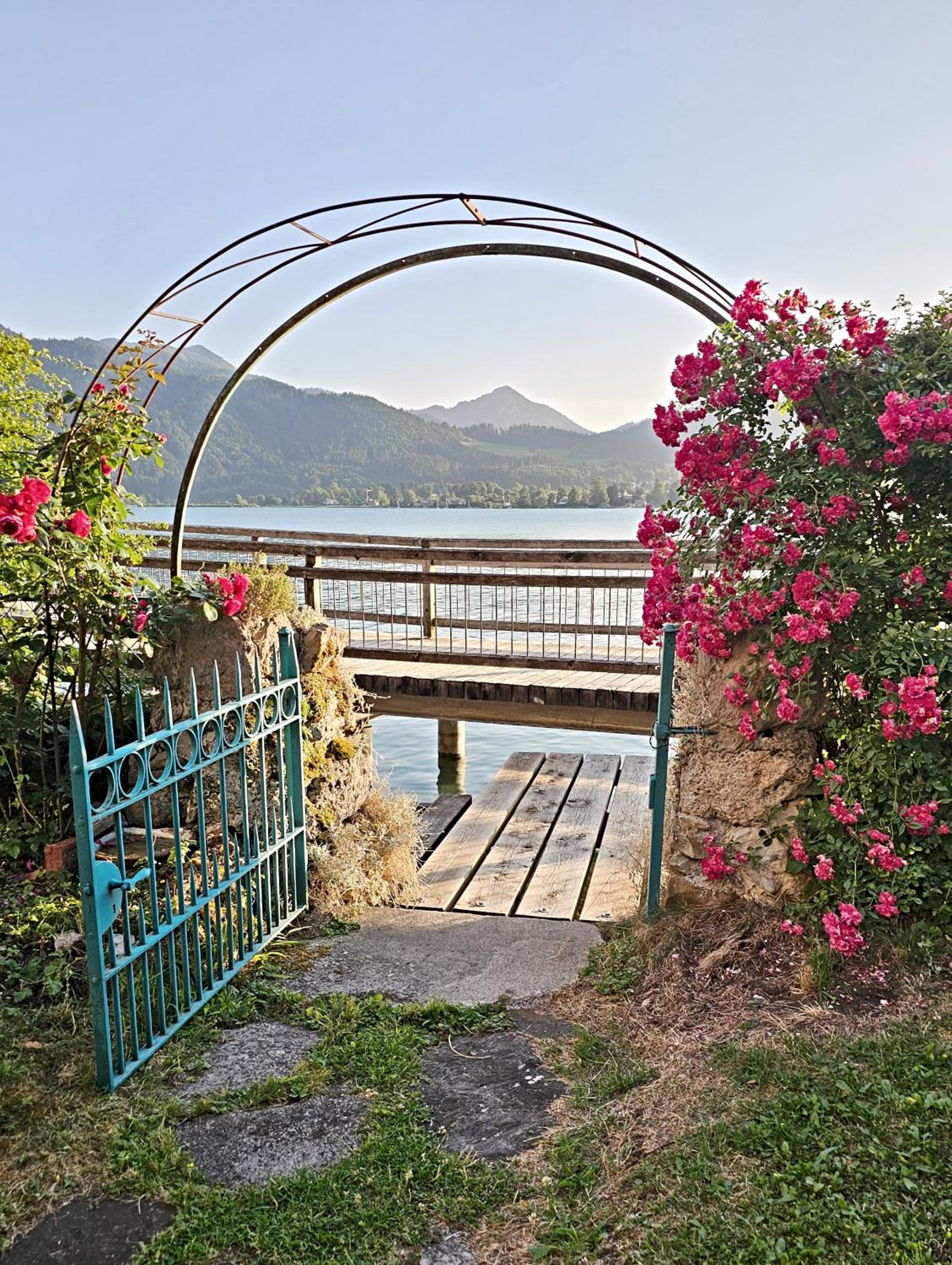Villa Tegernsee - Exclusive Lakefront Villa with private Zirben Sauna, 4 Rooms for Family & Friends