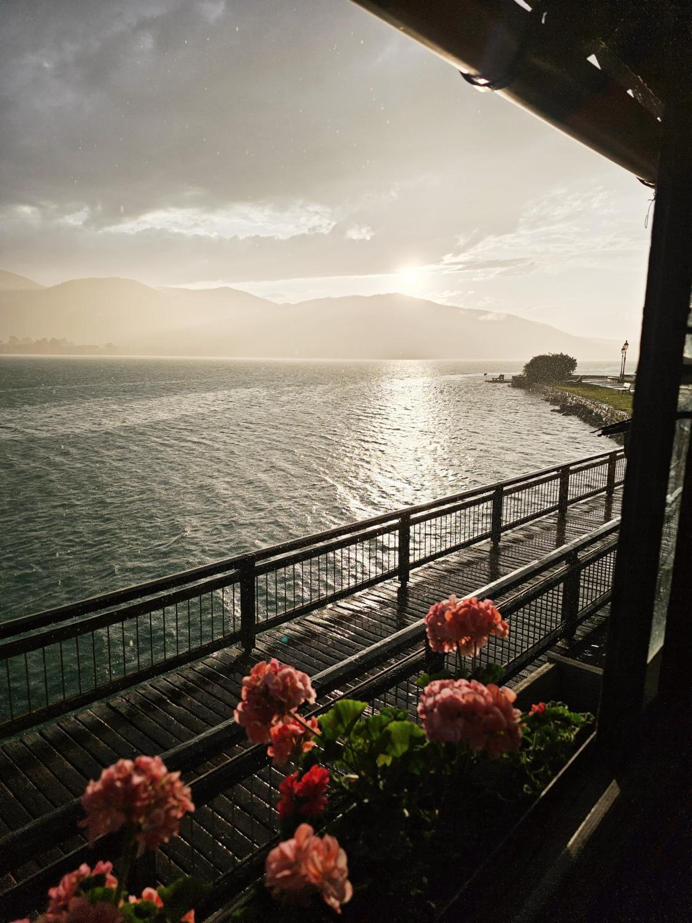 Villa Tegernsee - Exclusive Lakefront Villa with private Zirben Sauna, 4 Rooms for Family & Friends