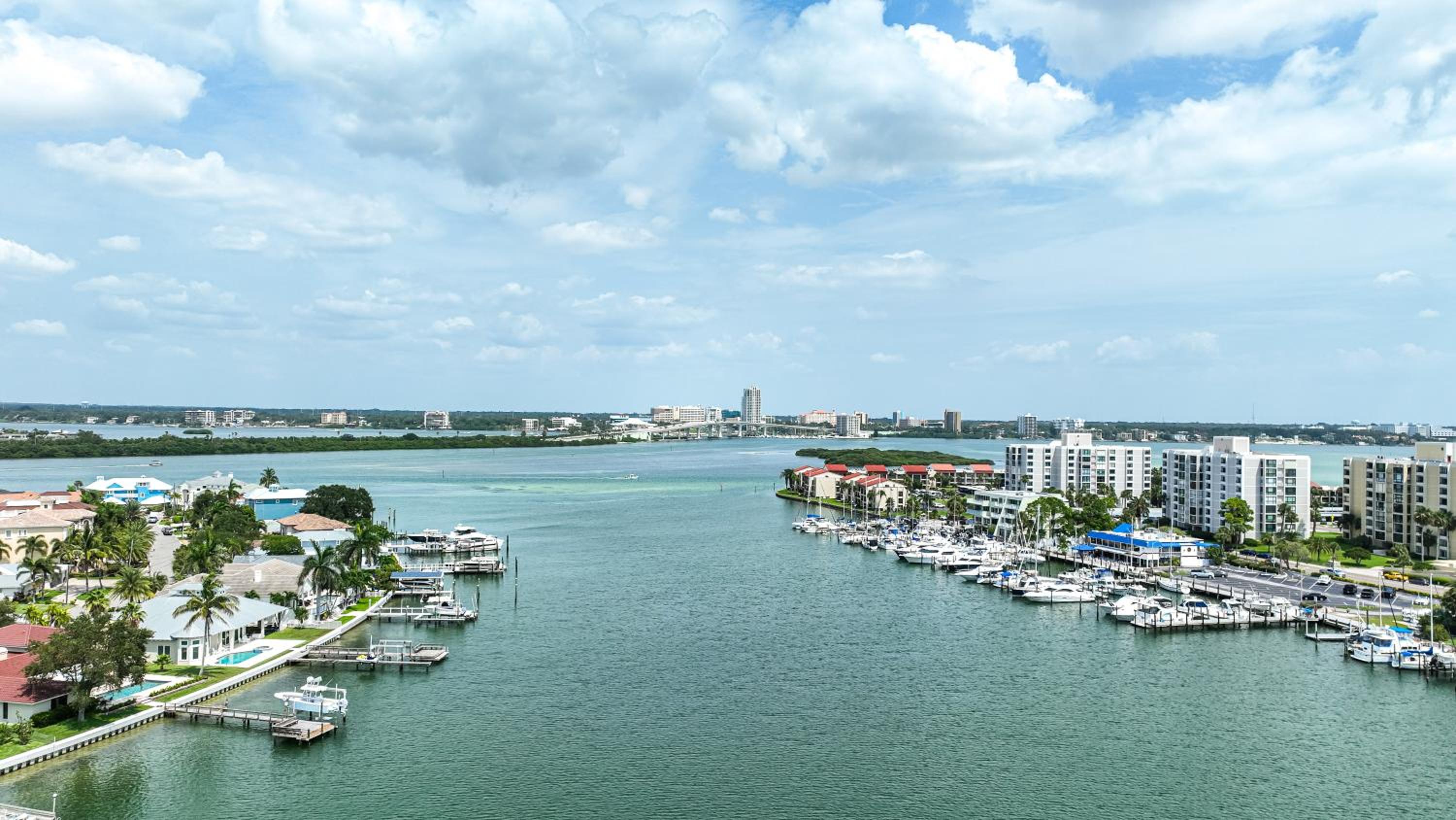 Lovely Clearwater Ocean Front Great Location 2BD view 2
