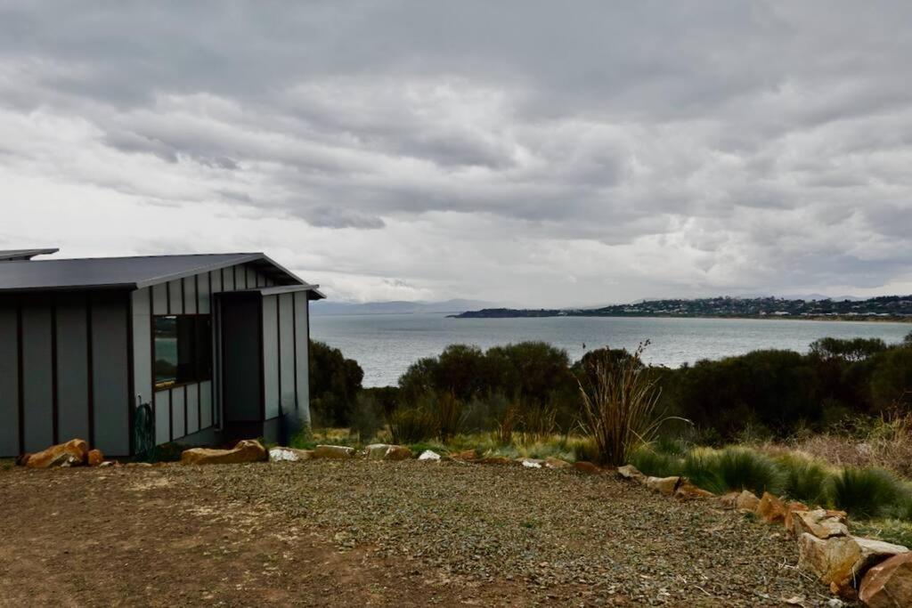 Eco Waterfront Seclusion - Carlton Bluff House