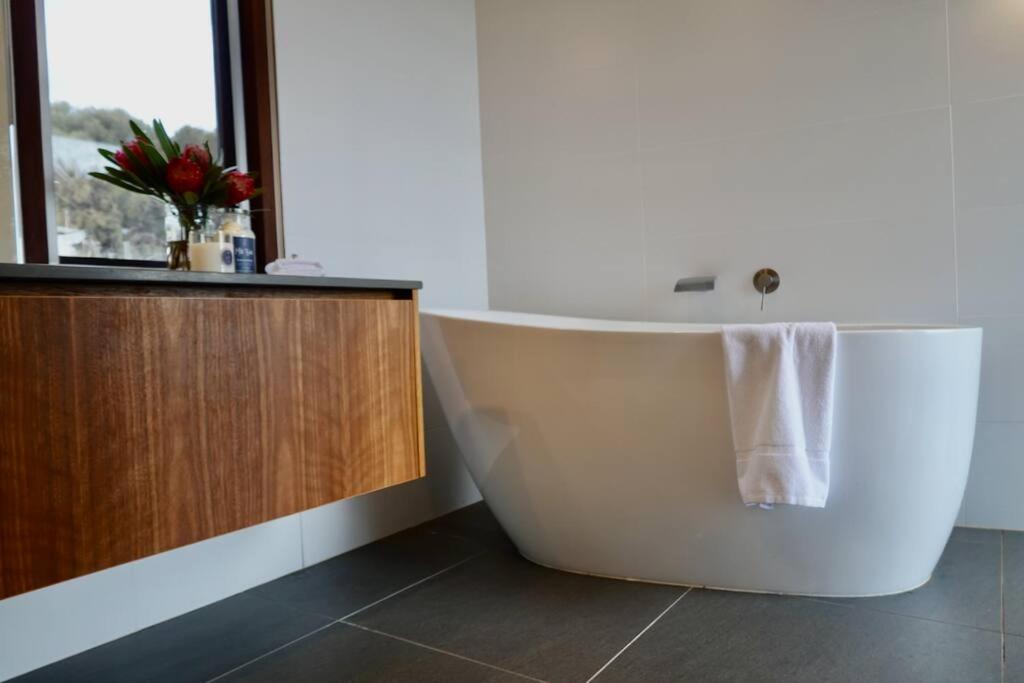Eco Waterfront Seclusion - Carlton Bluff House