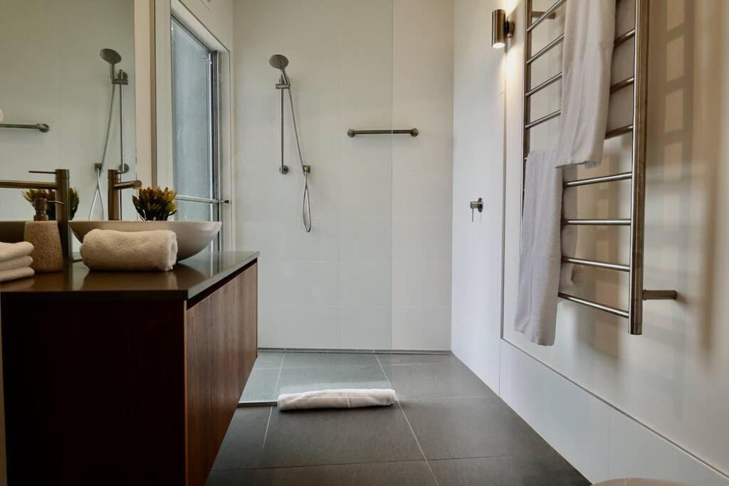 Eco Waterfront Seclusion - Carlton Bluff House