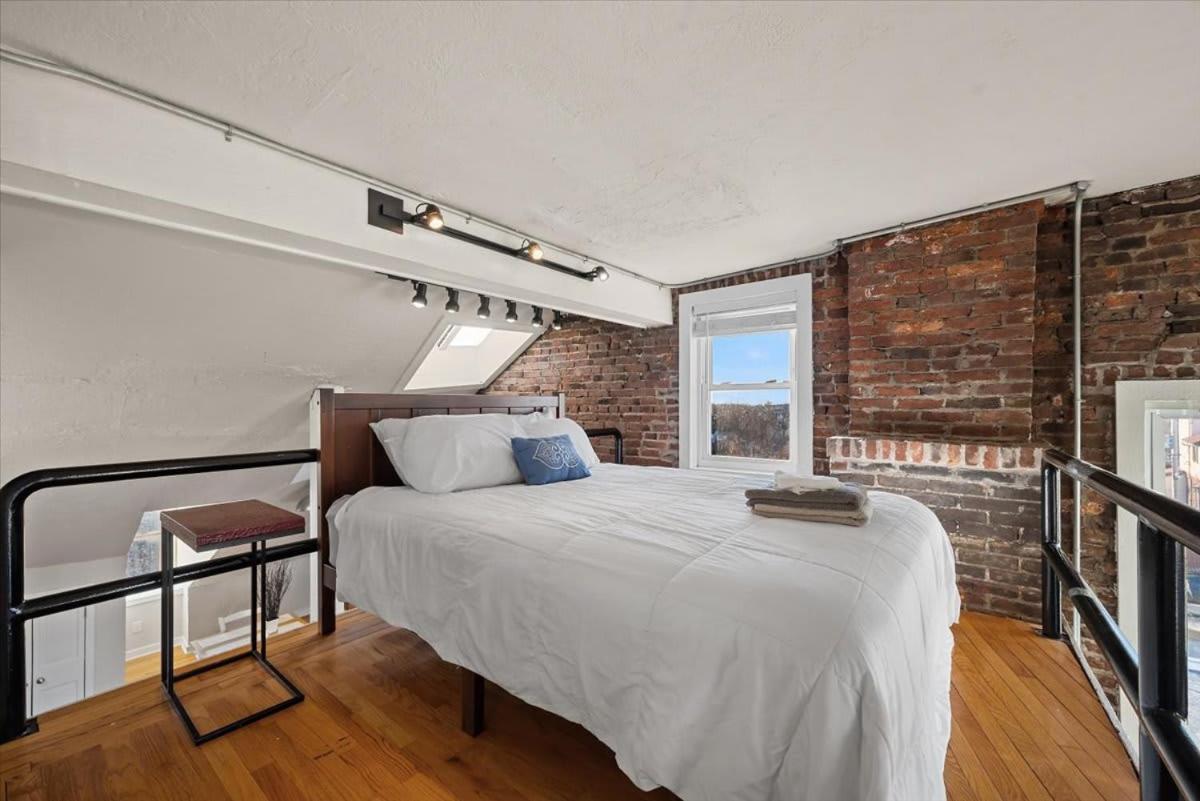 Skyline at Your Door - Studio with a View view 4