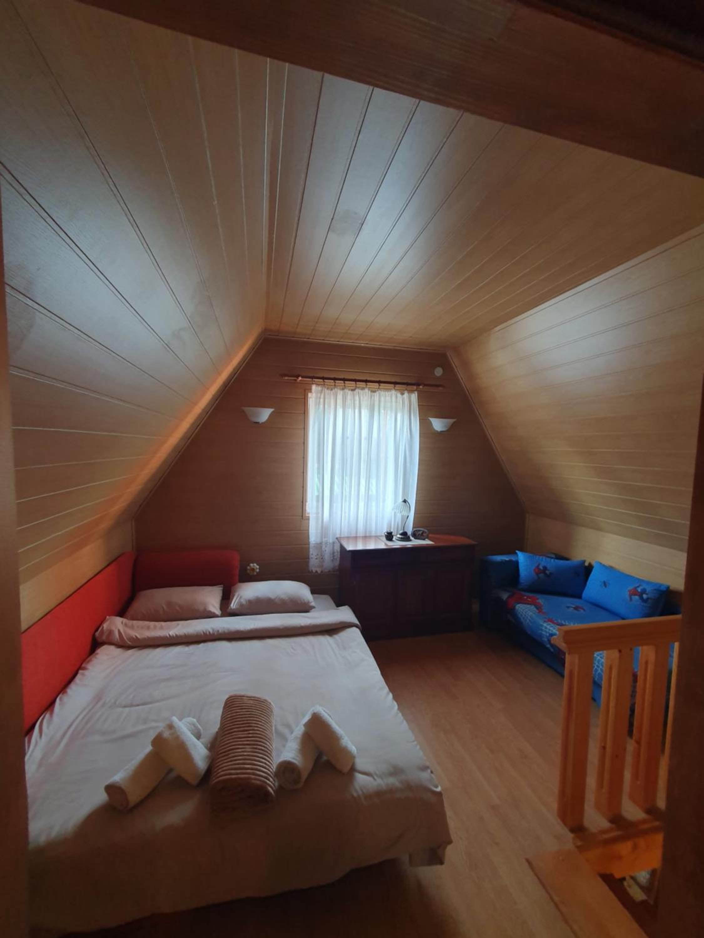 Chalet LENA & One Bedroom Apartment Lena