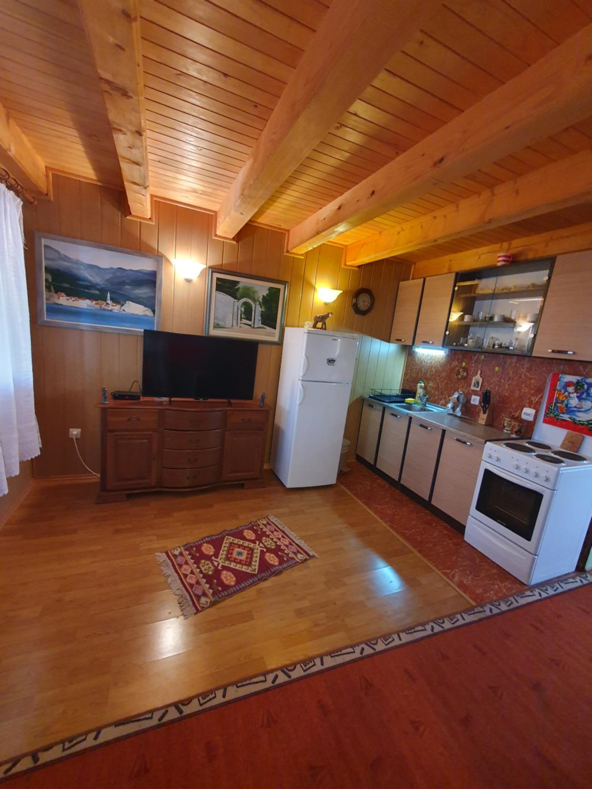 Chalet LENA & One Bedroom Apartment Lena