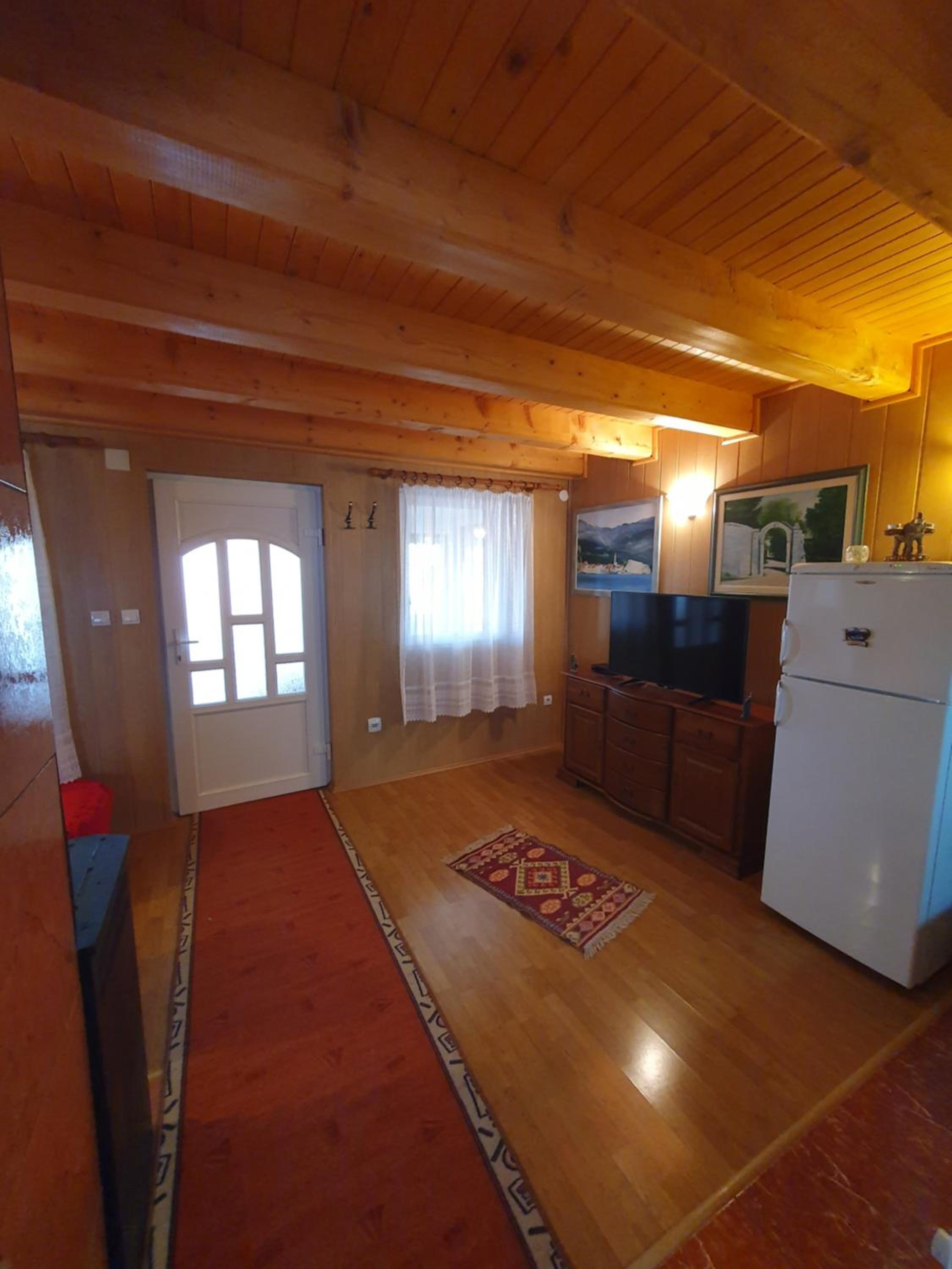 Chalet LENA & One Bedroom Apartment Lena
