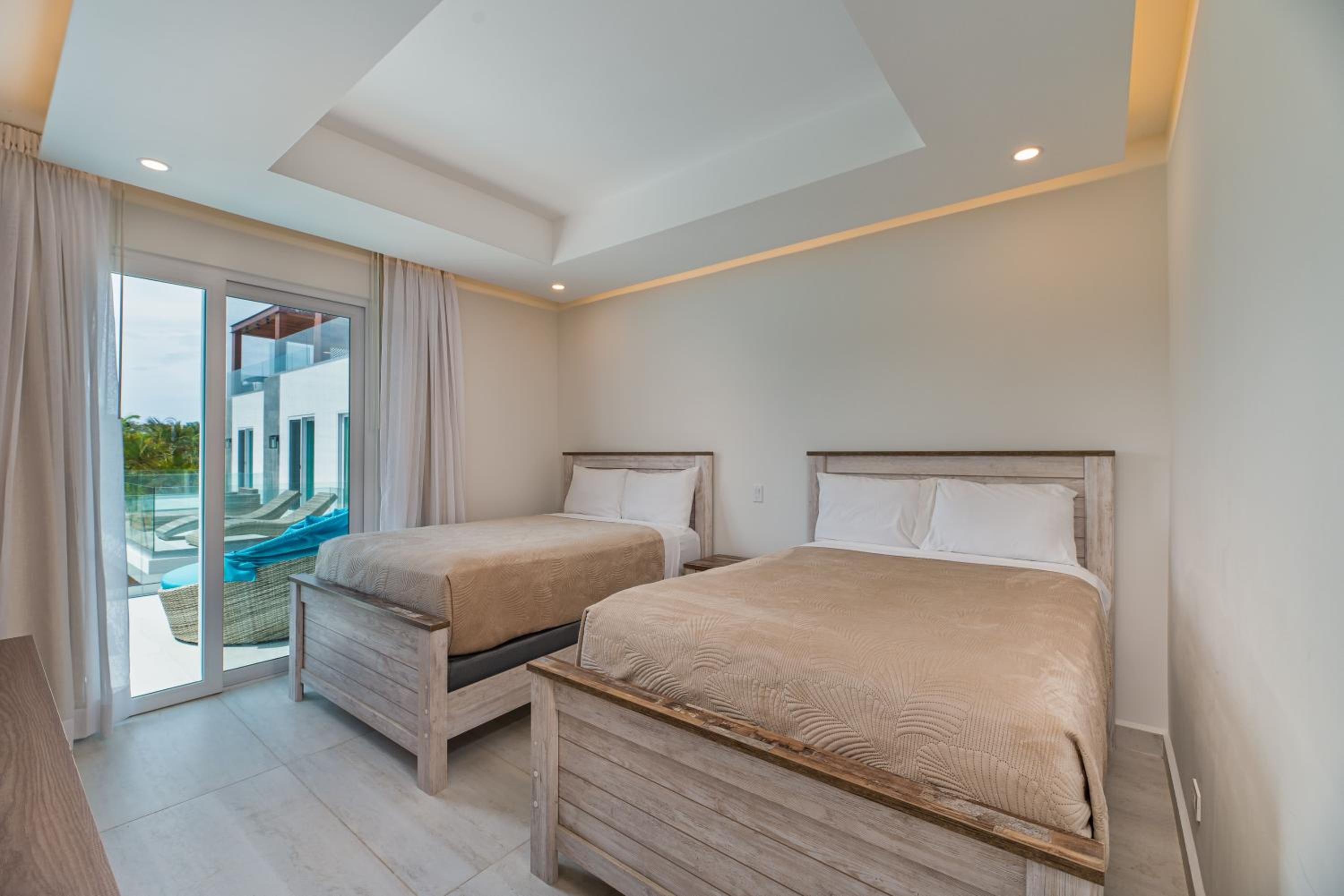 Ocean One Roatan view 3