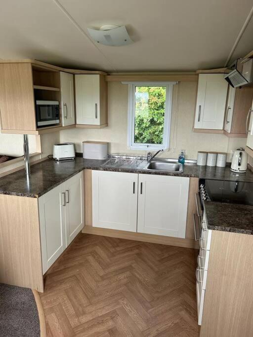 Red Squirrel Holiday Home in the Countryside, 10 mins to Lligwy Beach view 3
