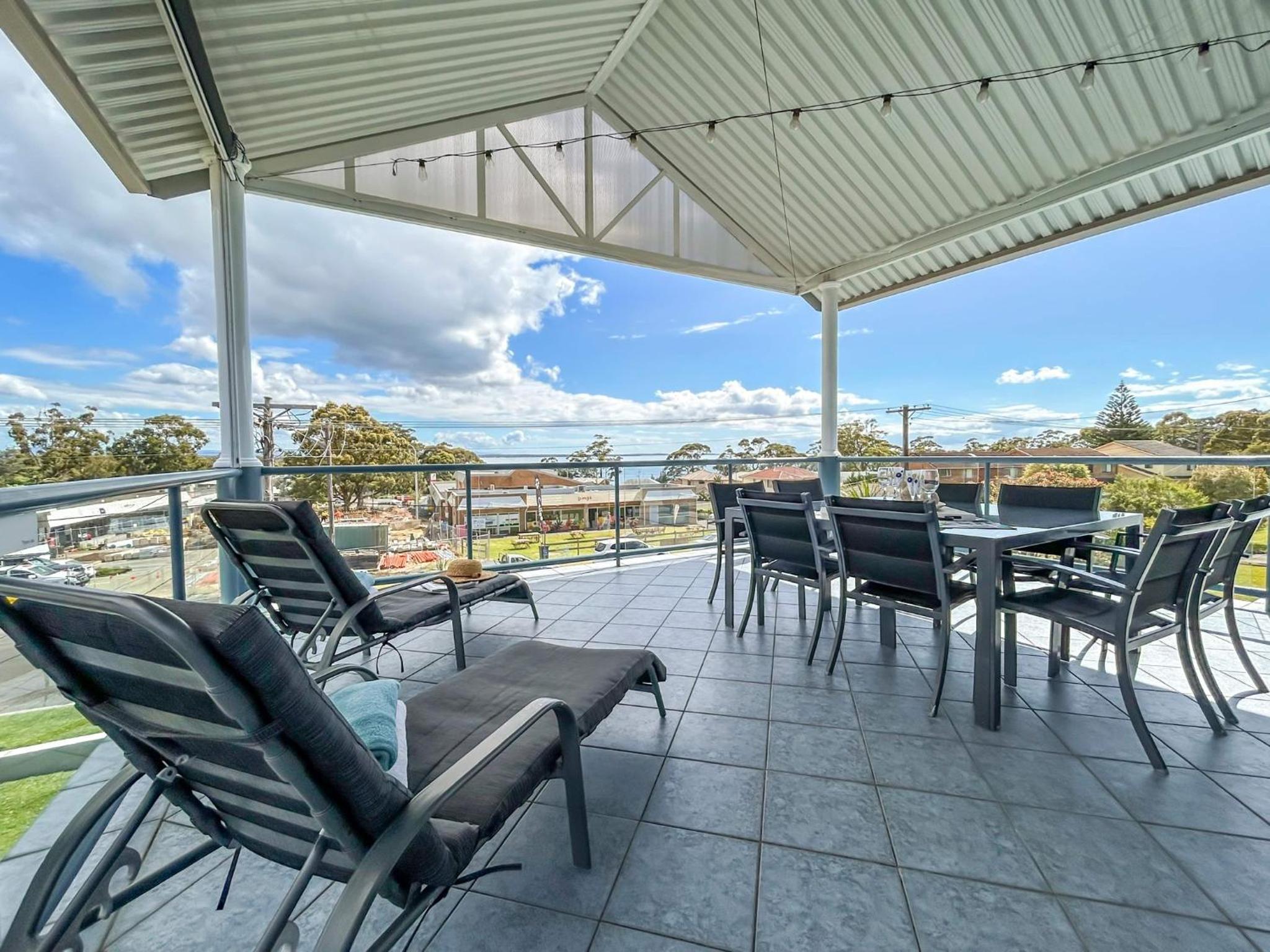 House plus Apartment Water Views and Walk to the Beach