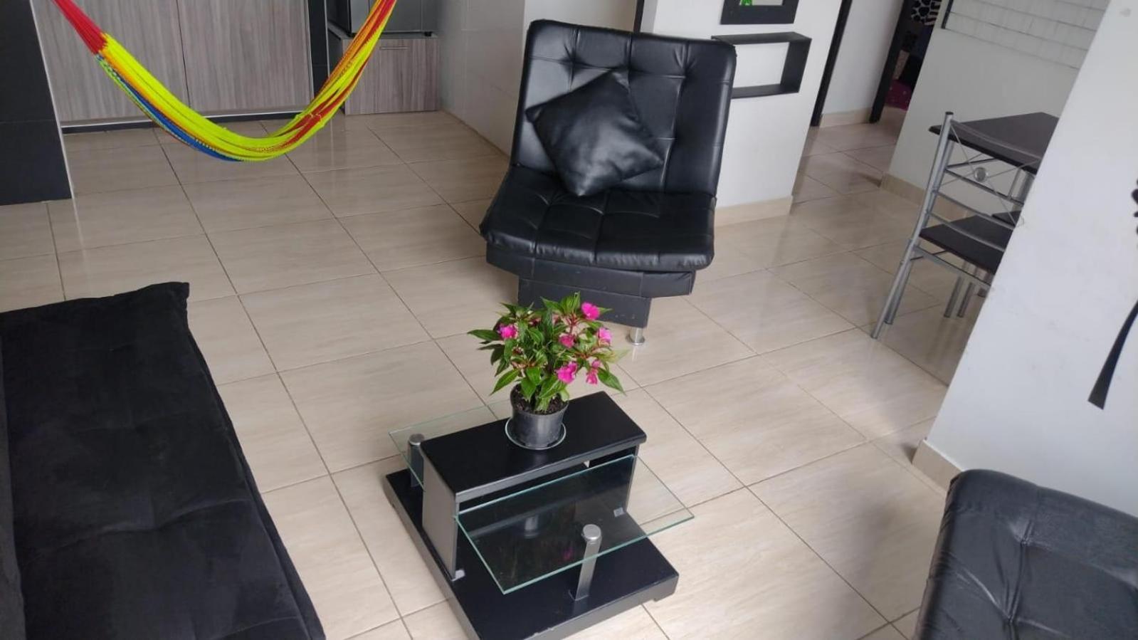 Apartamento vacacional con piscina y parqueadero
