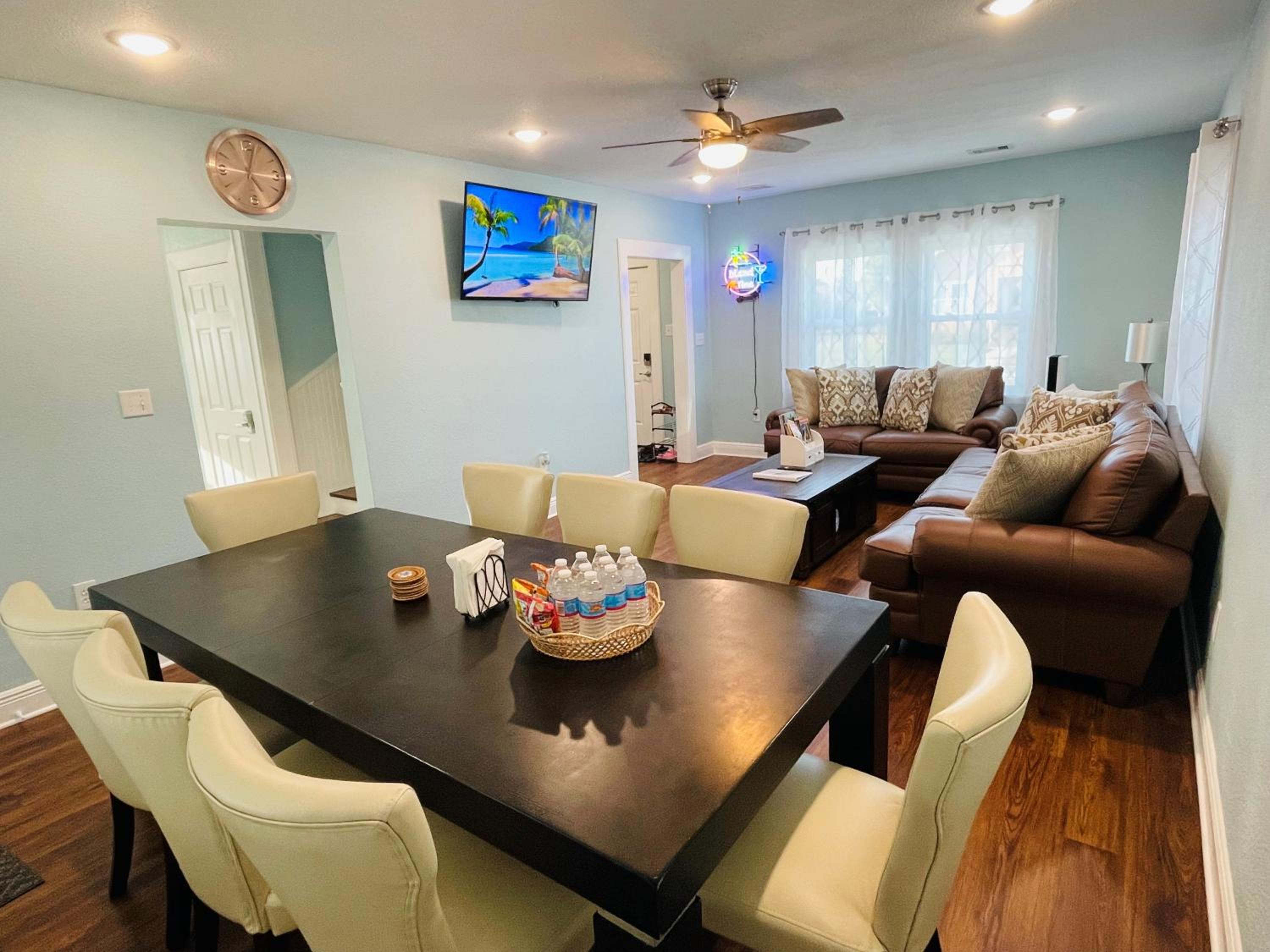 Ocean view, newly renovated home, central location, plenty of parkings