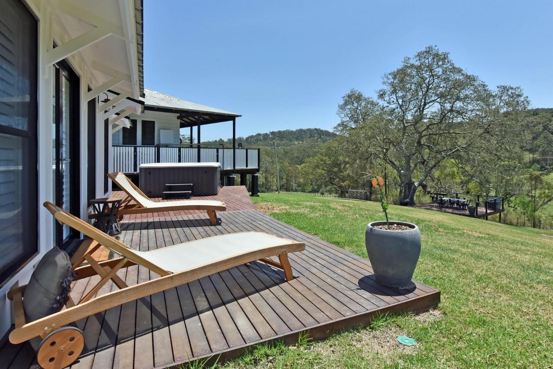 The Glass Ceiling 360 degree Mount View Hideaway