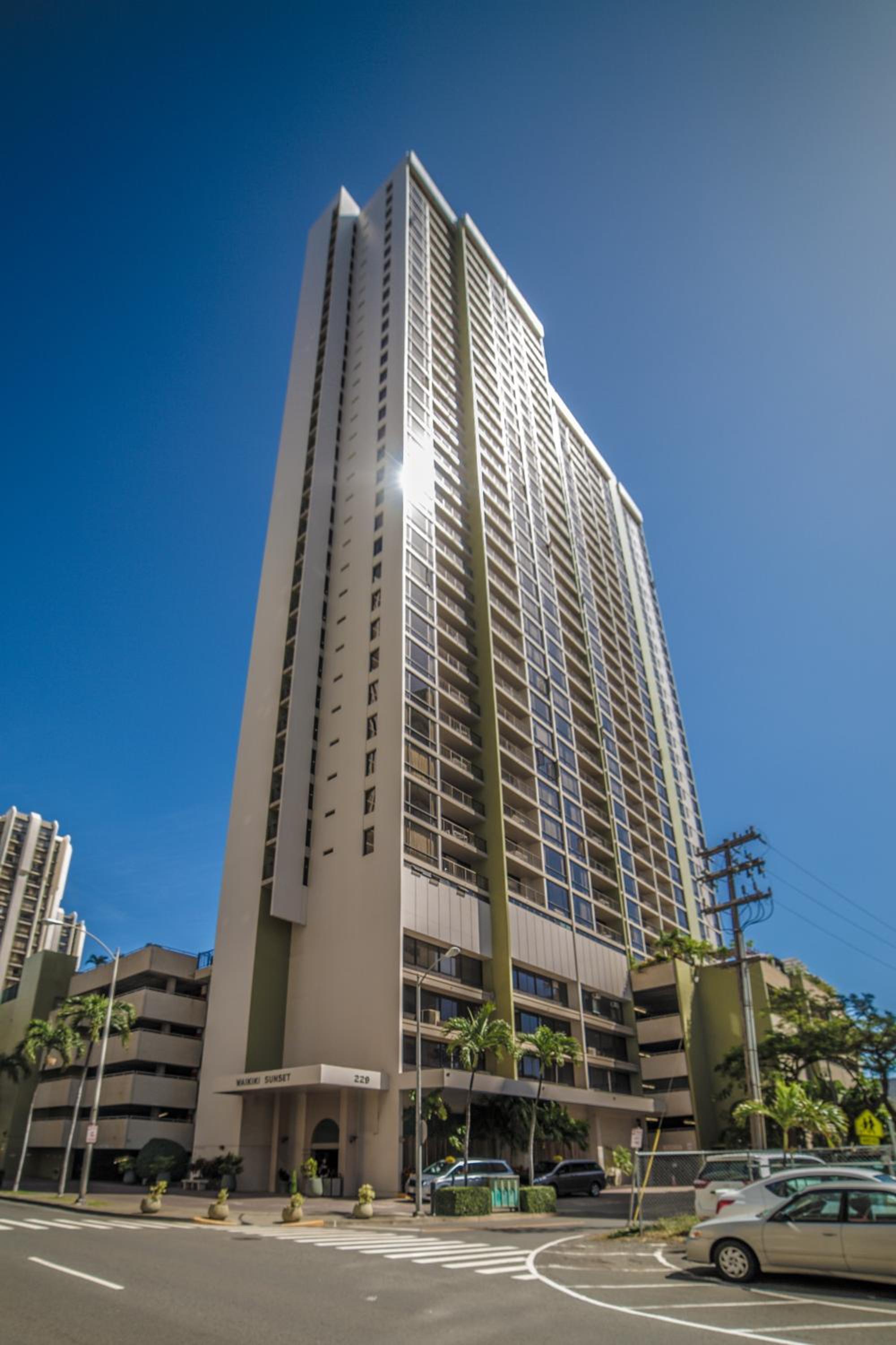 Cozy & Diamond Head View at Waikiki with Parking