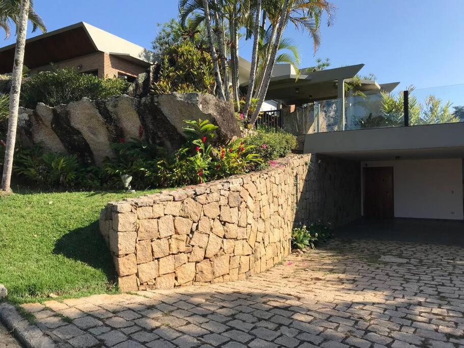 Casa com vista na praia das Toninhas Ubatuba