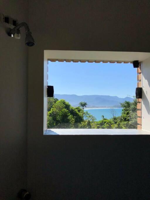 Casa com vista na praia das Toninhas Ubatuba