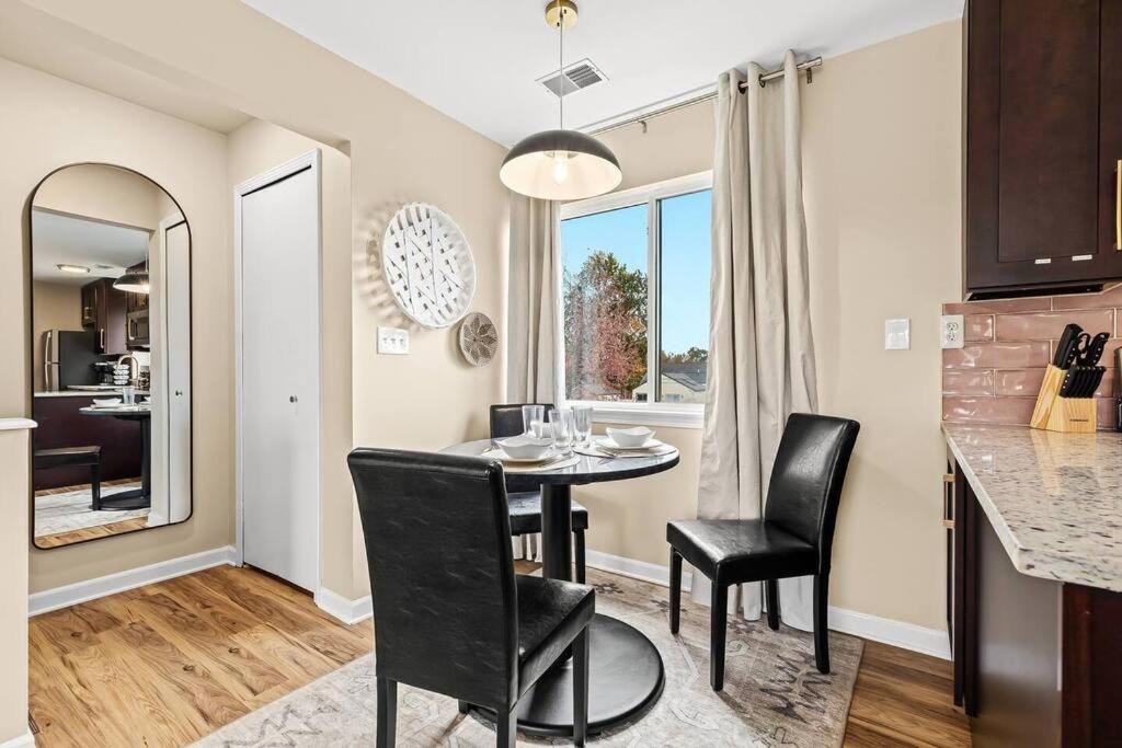 New! Modern Upper Flat near Downtown Roseville