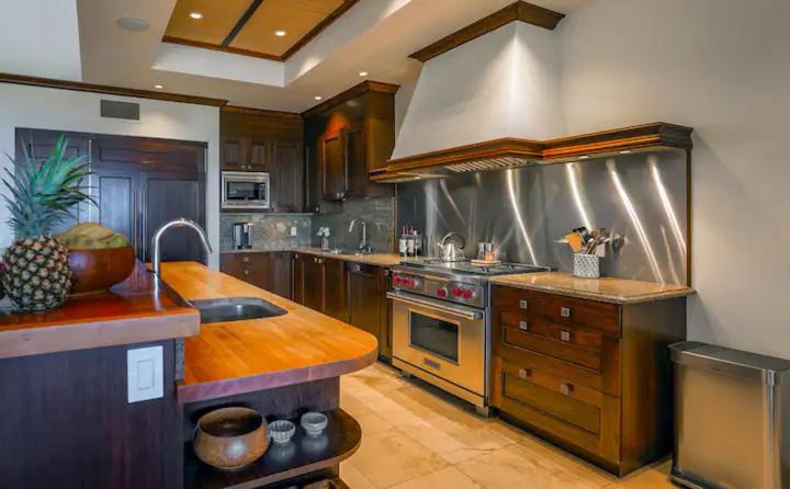 Luxury Villa Steps to Ocean w/ 3+ Bedroom Sleeps 8 view 4