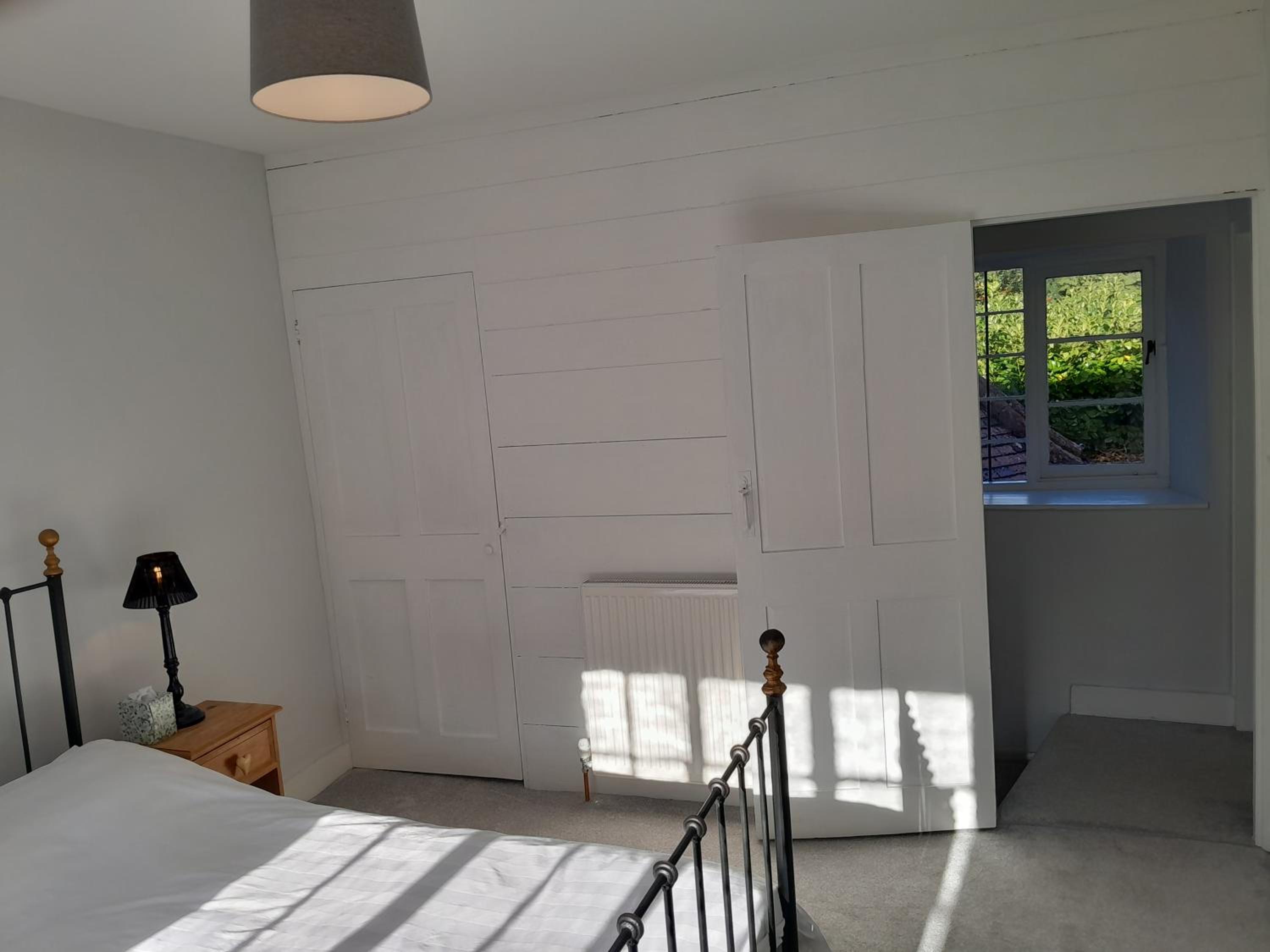 Mews Cottage, a 2 bedroom Georgian Cottage which comfortably sleeps 4 located in a quiet courtyard 50 metres from Olney Market Place view 2