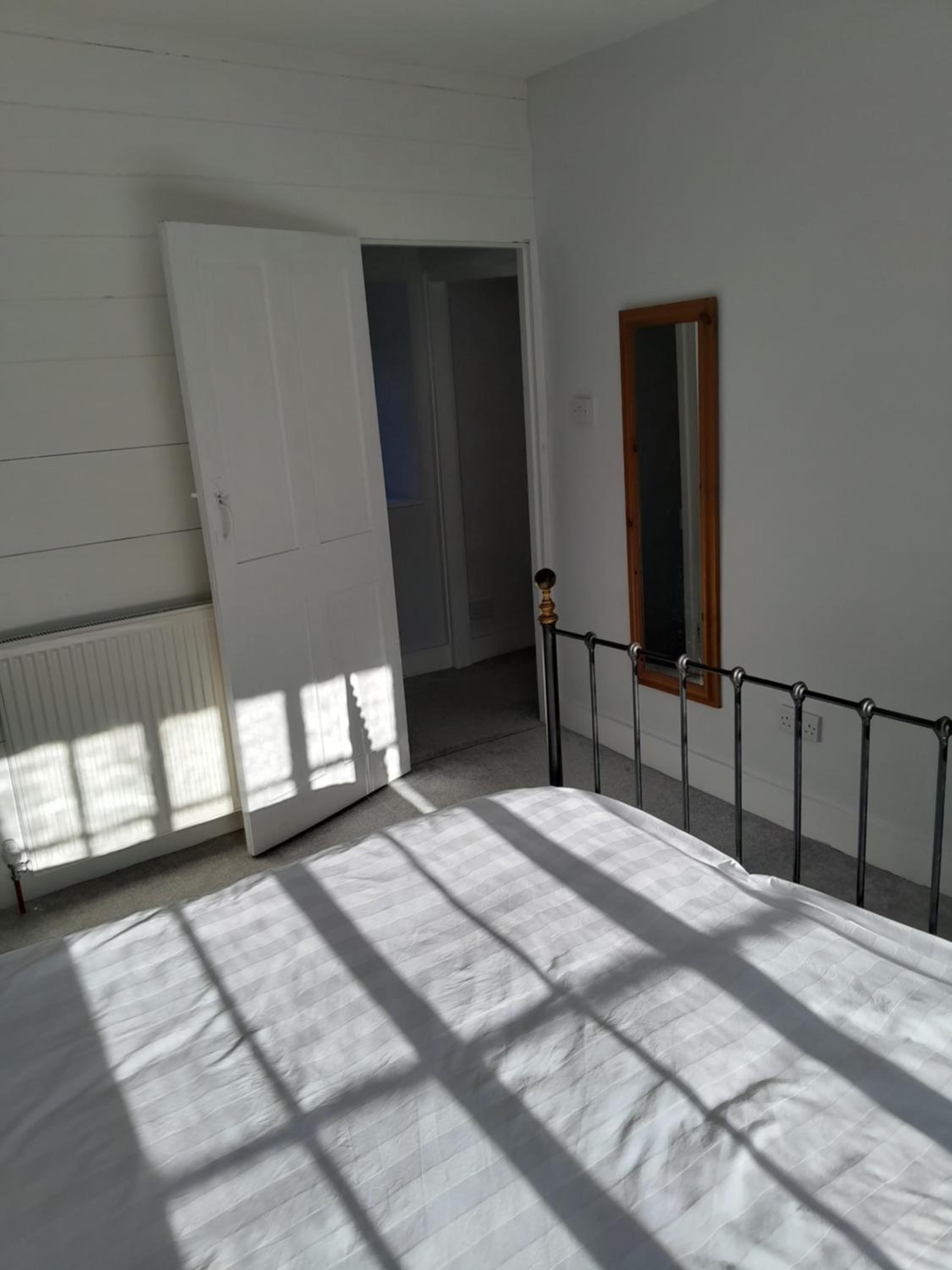 Mews Cottage, a 2 bedroom Georgian Cottage which comfortably sleeps 4 located in a quiet courtyard 50 metres from Olney Market Place view 3