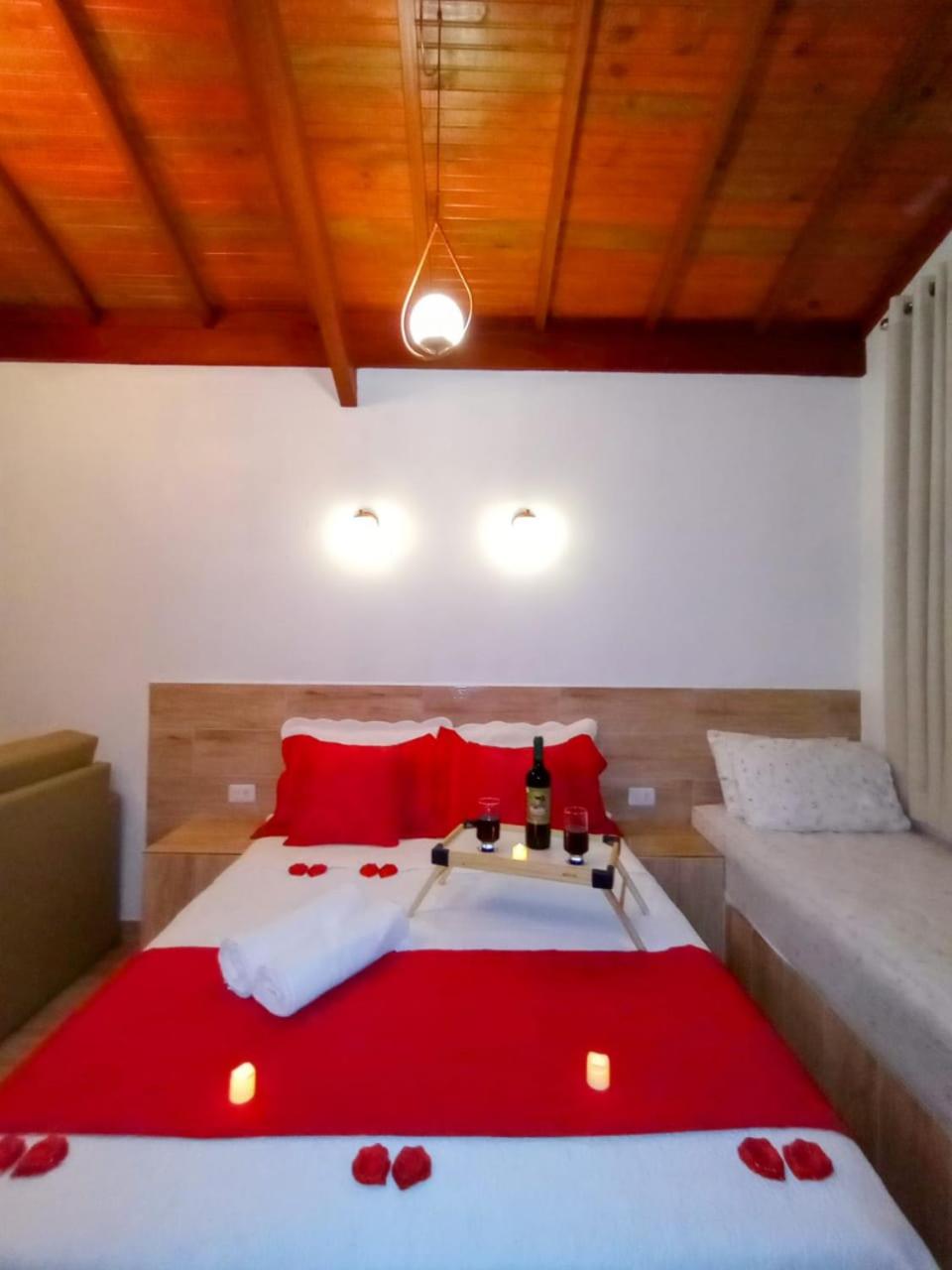 Cabanas Privativas com Jacuzzi, Cozinha, Churrasqueira e Decoração - Sitio Pauletto