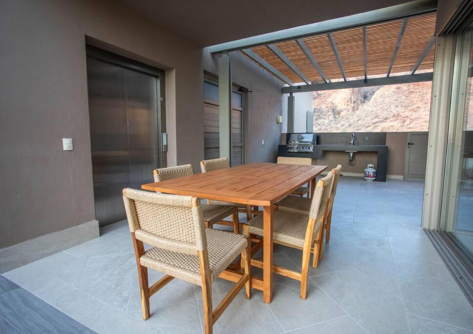 Ocean Front 3bd/3.5bth Penthouse in Danzante Bay