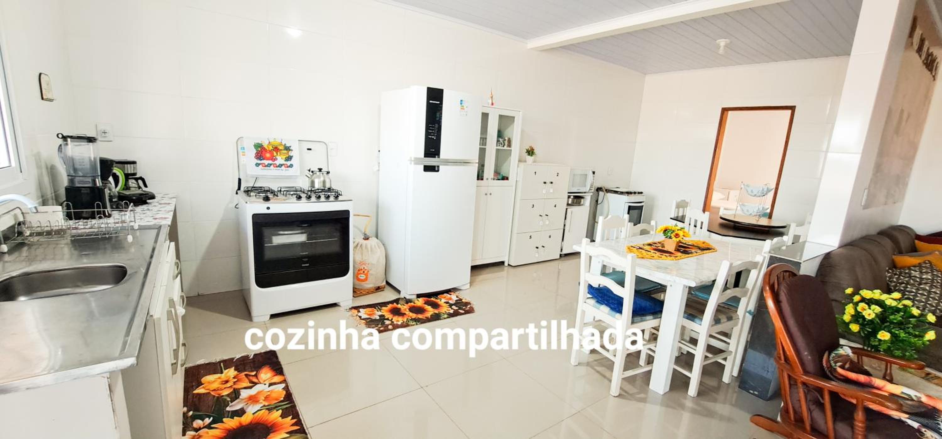 Camelo locação de Suítes Individuais Pousada com Cozinha e Sala Compartilhada