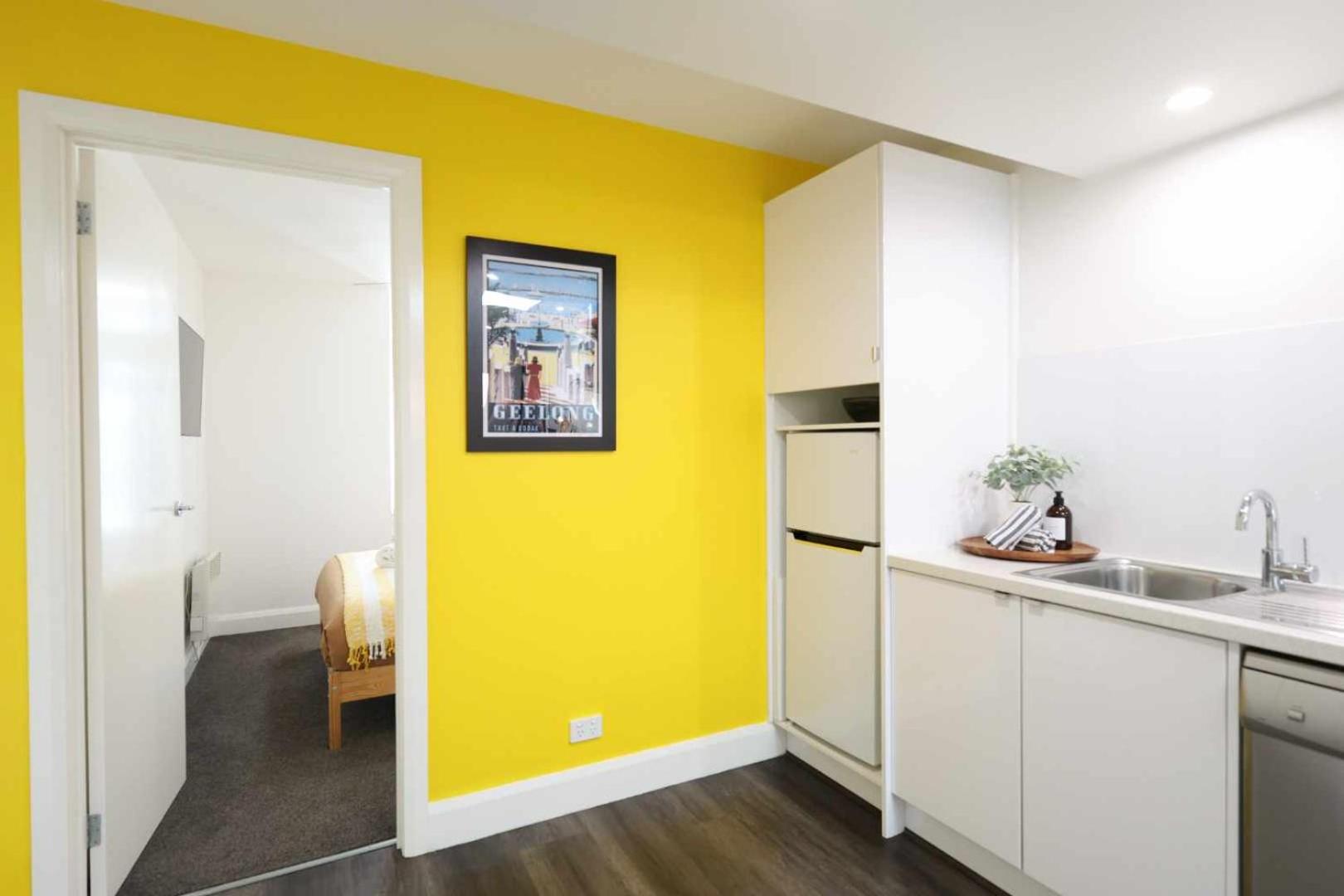 City Centre Unit Overlooking Ryrie Street!