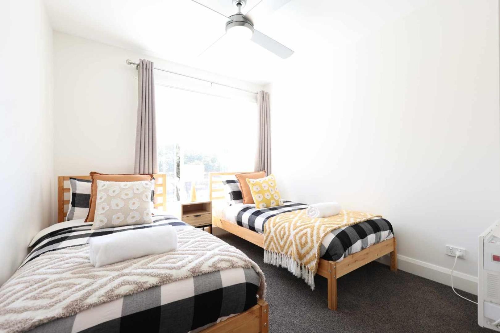 City Centre Unit Overlooking Ryrie Street!