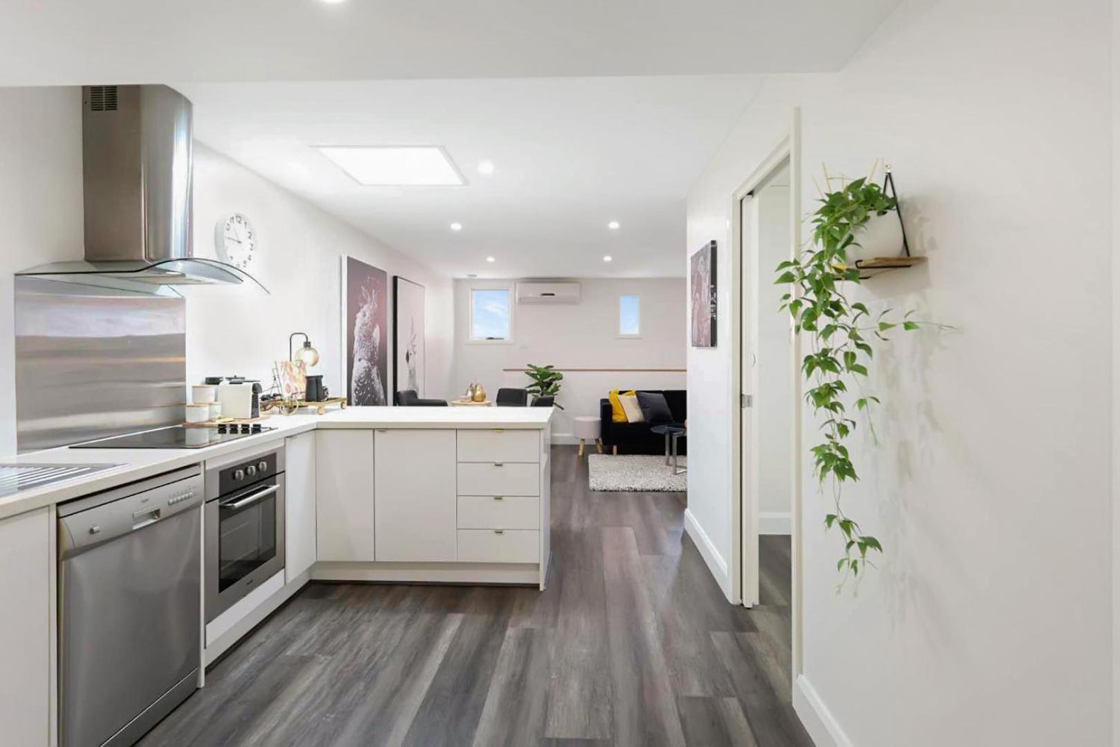 City Centre Unit Overlooking Ryrie Street!