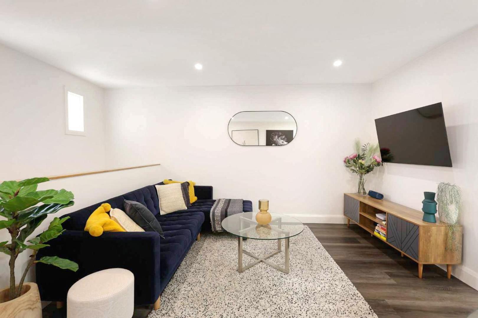 City Centre Unit Overlooking Ryrie Street!