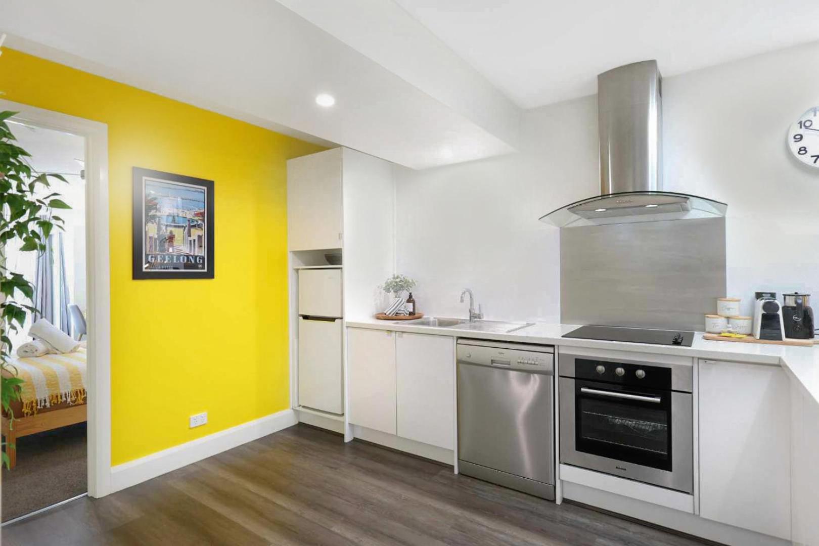 City Centre Unit Overlooking Ryrie Street!