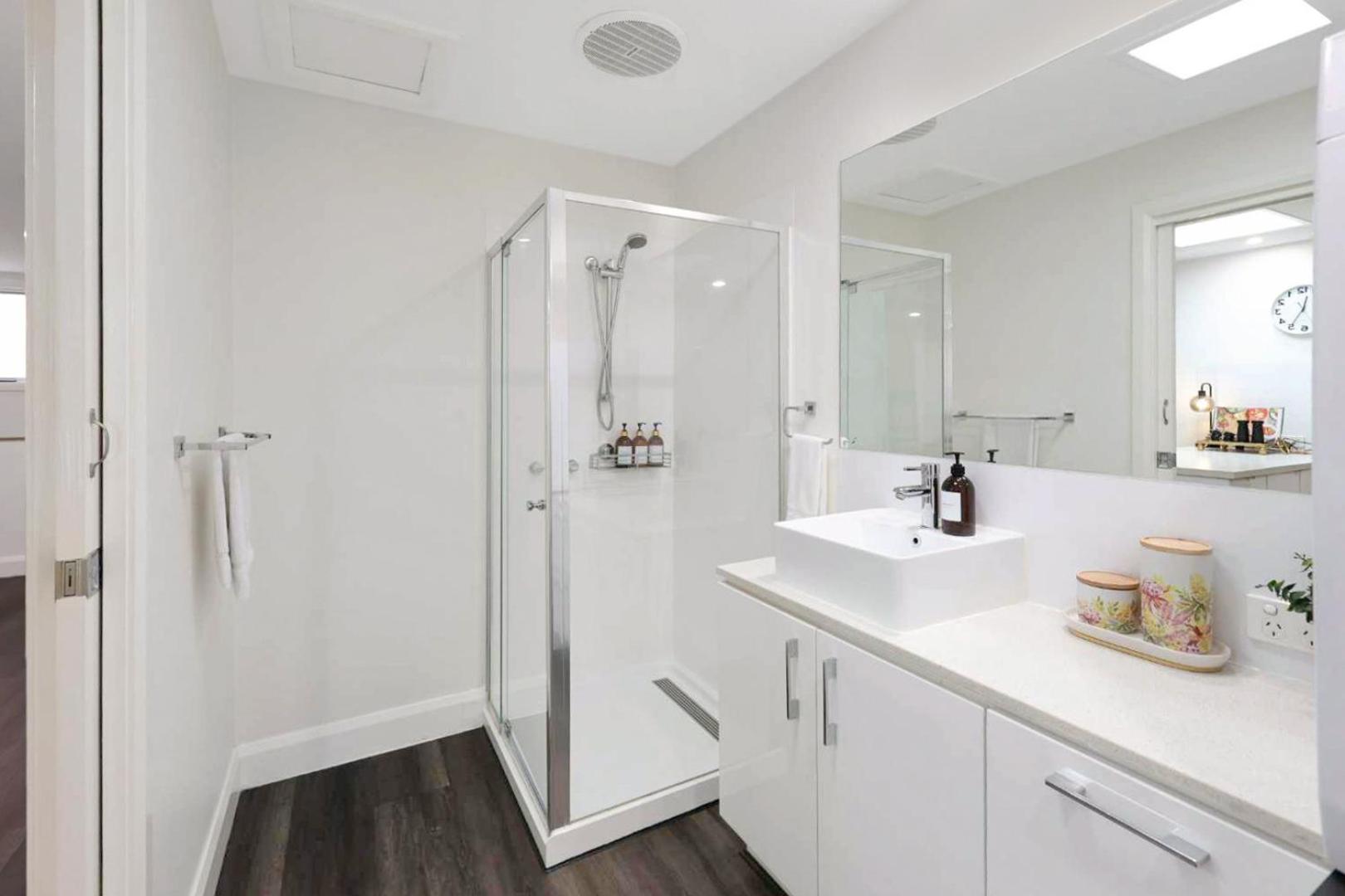 City Centre Unit Overlooking Ryrie Street!