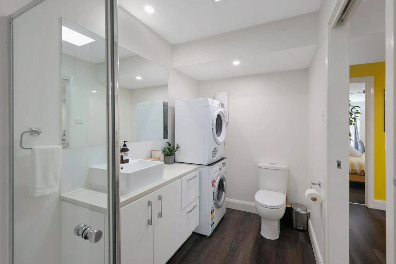 City Centre Unit Overlooking Ryrie Street!