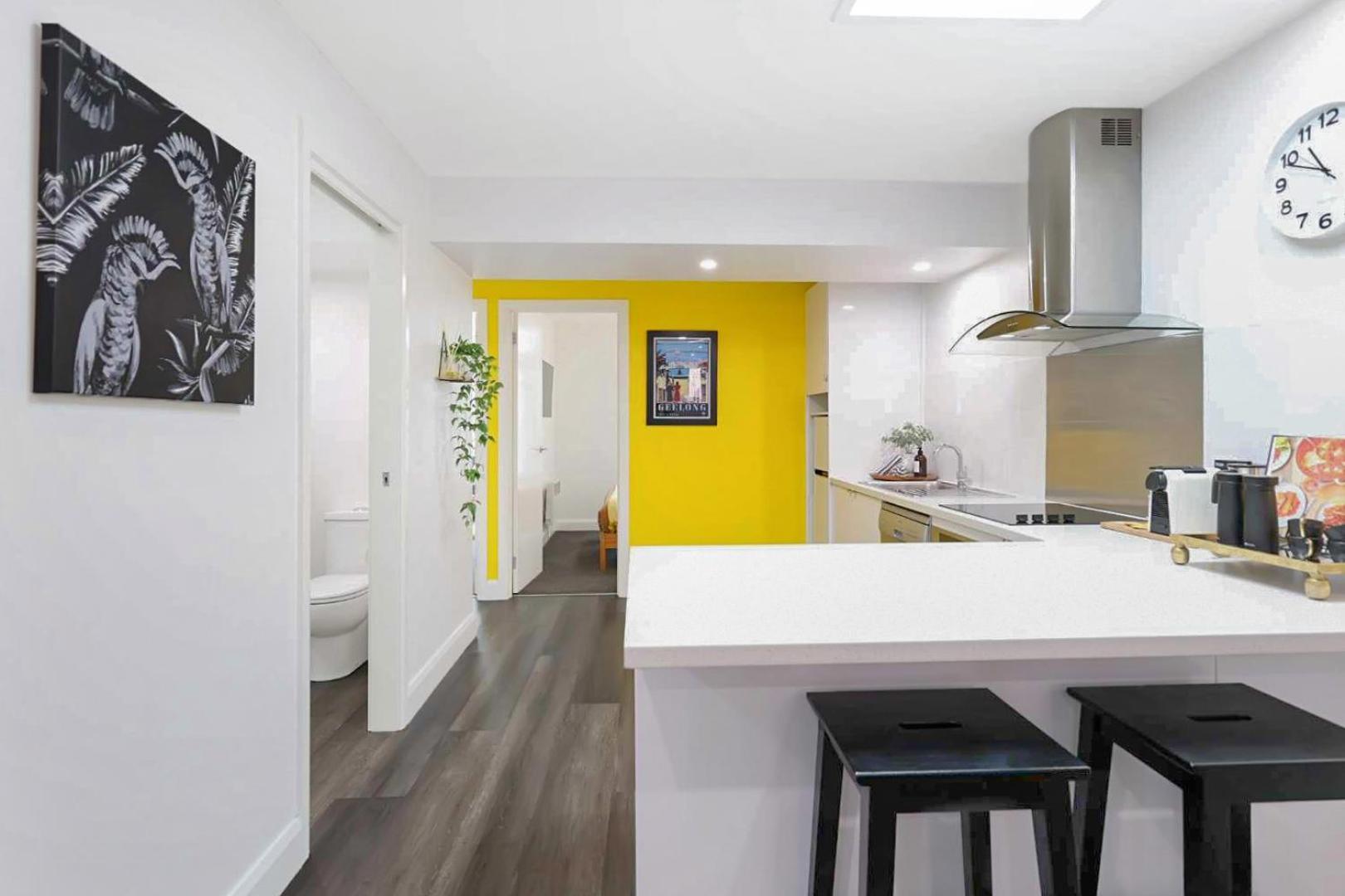 City Centre Unit Overlooking Ryrie Street!