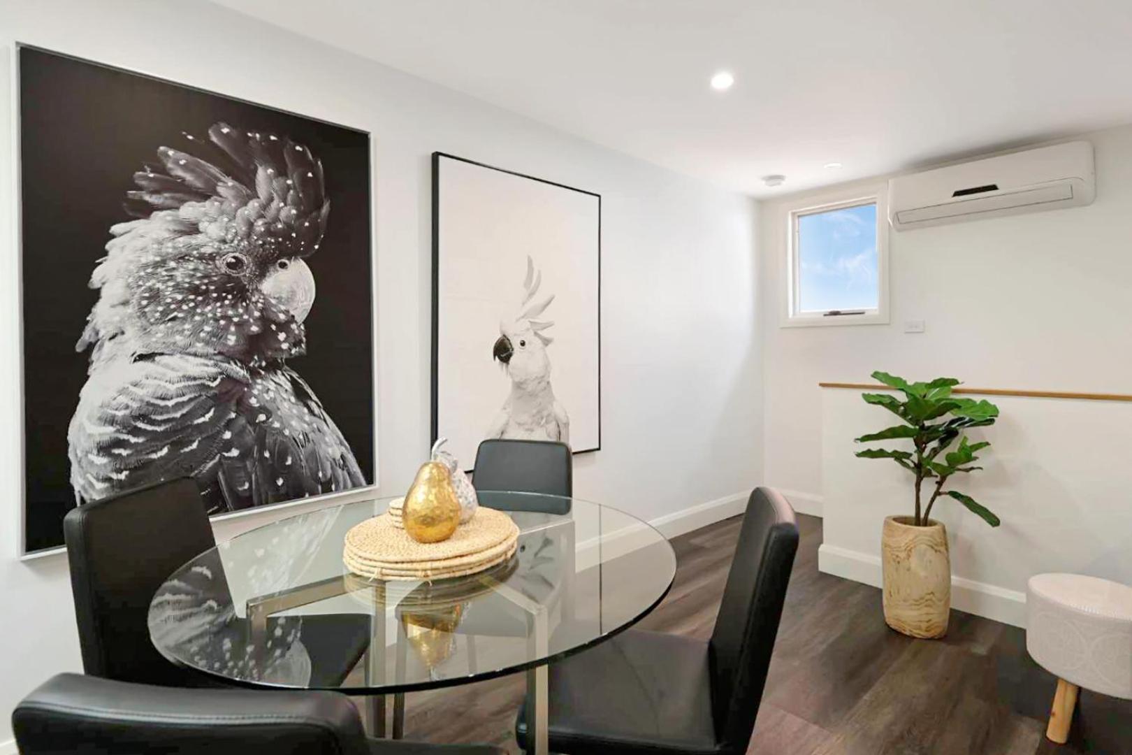 City Centre Unit Overlooking Ryrie Street!
