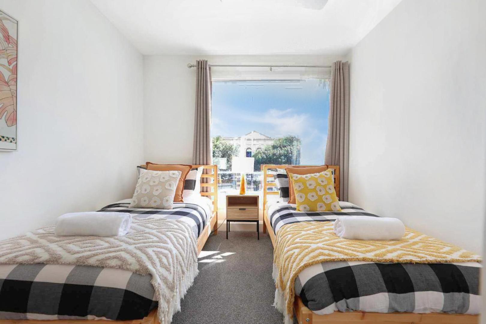 City Centre Unit Overlooking Ryrie Street!