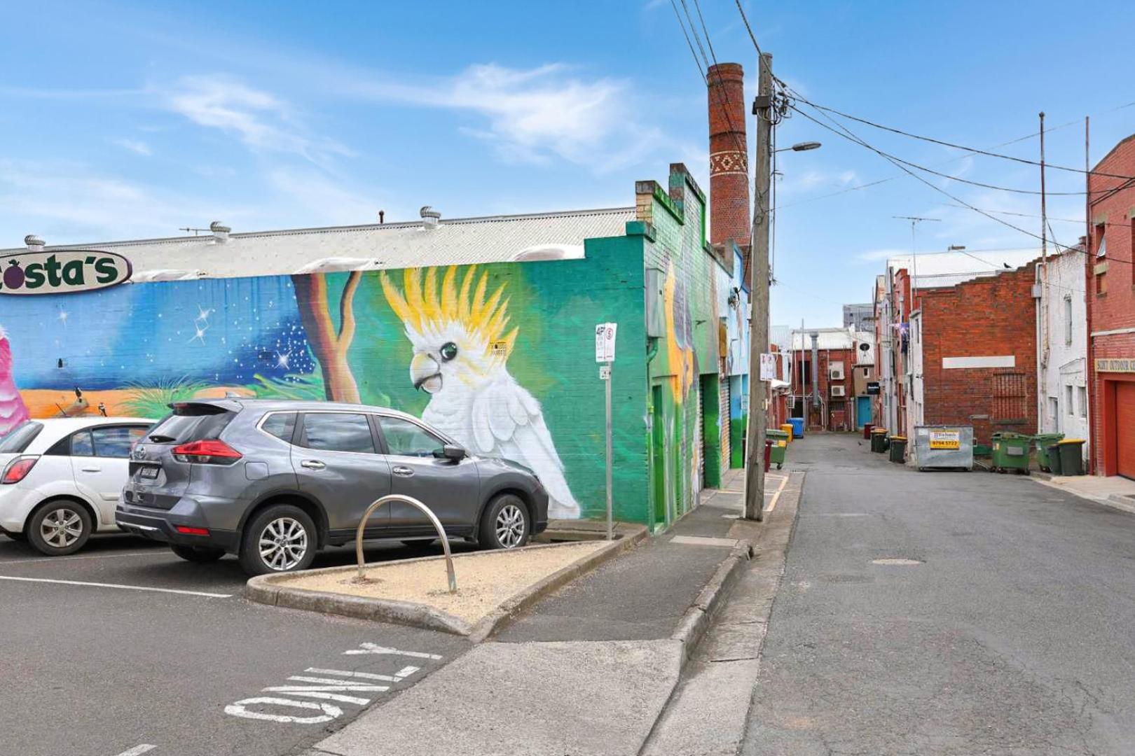 City Centre Unit Overlooking Ryrie Street!