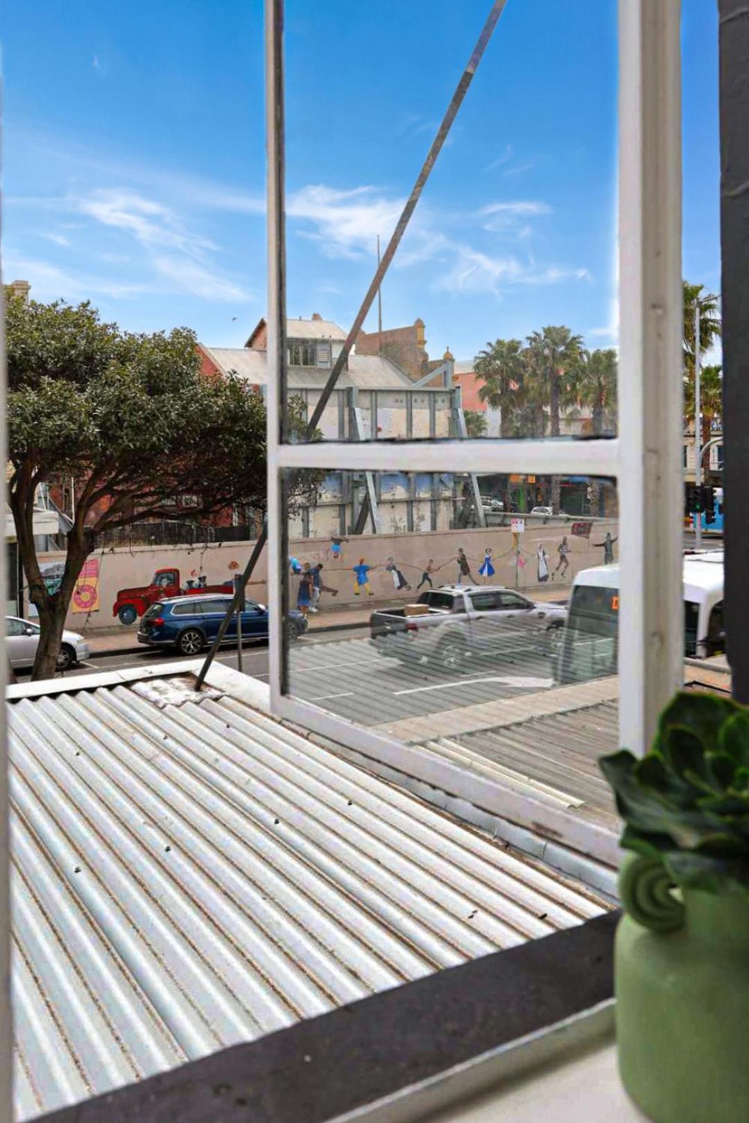 City Centre Unit Overlooking Ryrie Street!