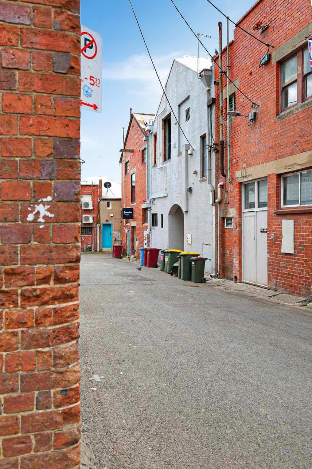City Centre Unit Overlooking Ryrie Street!