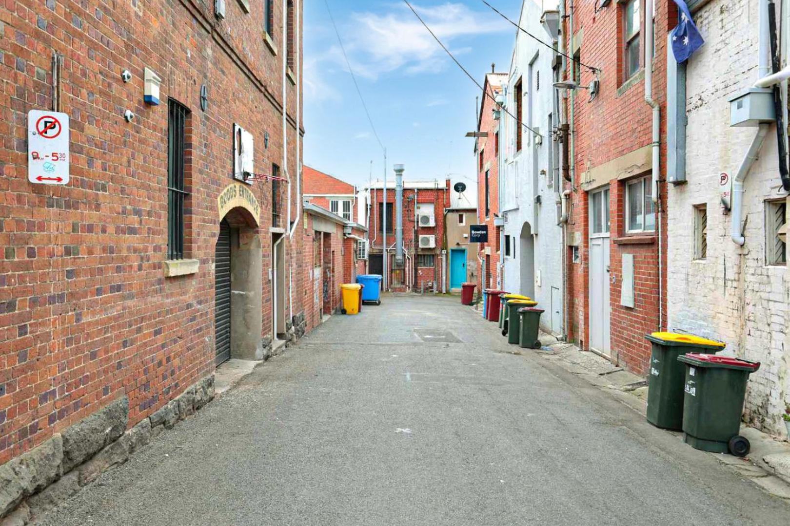 City Centre Unit Overlooking Ryrie Street!
