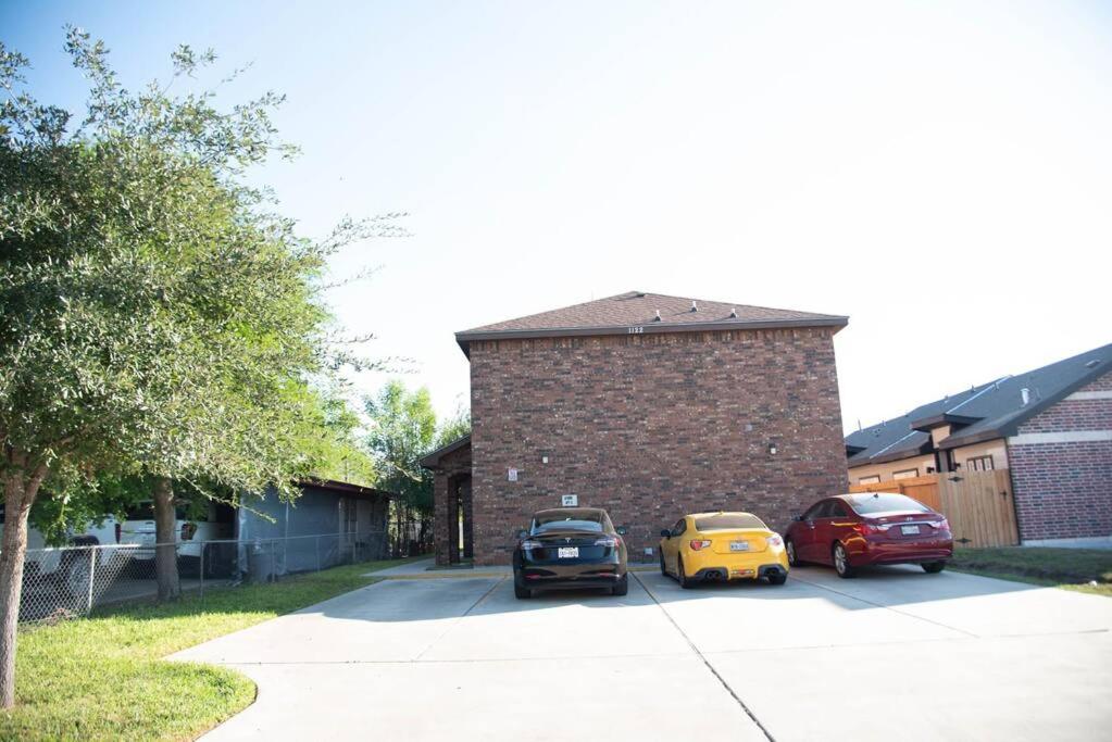 Modern 2 bed 2-bath next to University UTRGV view 3