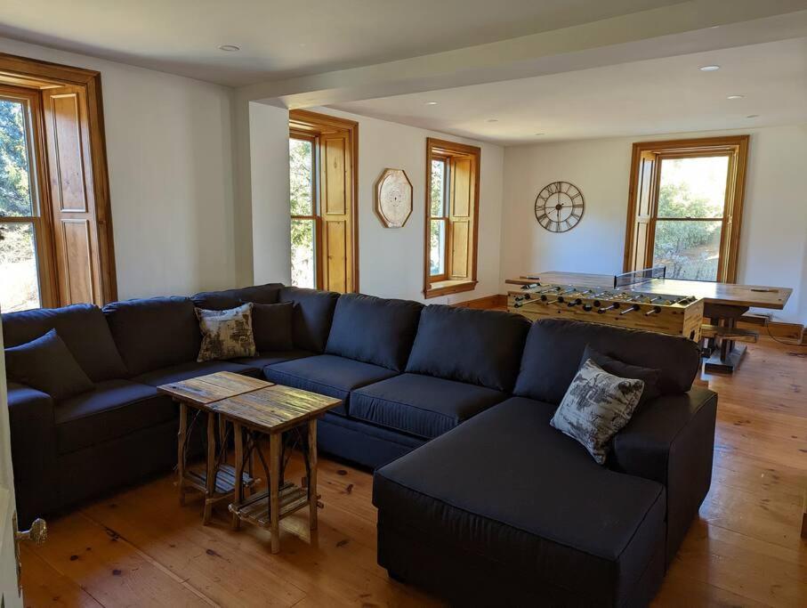KJ's Farmhouse w/SwimSpa Retreat