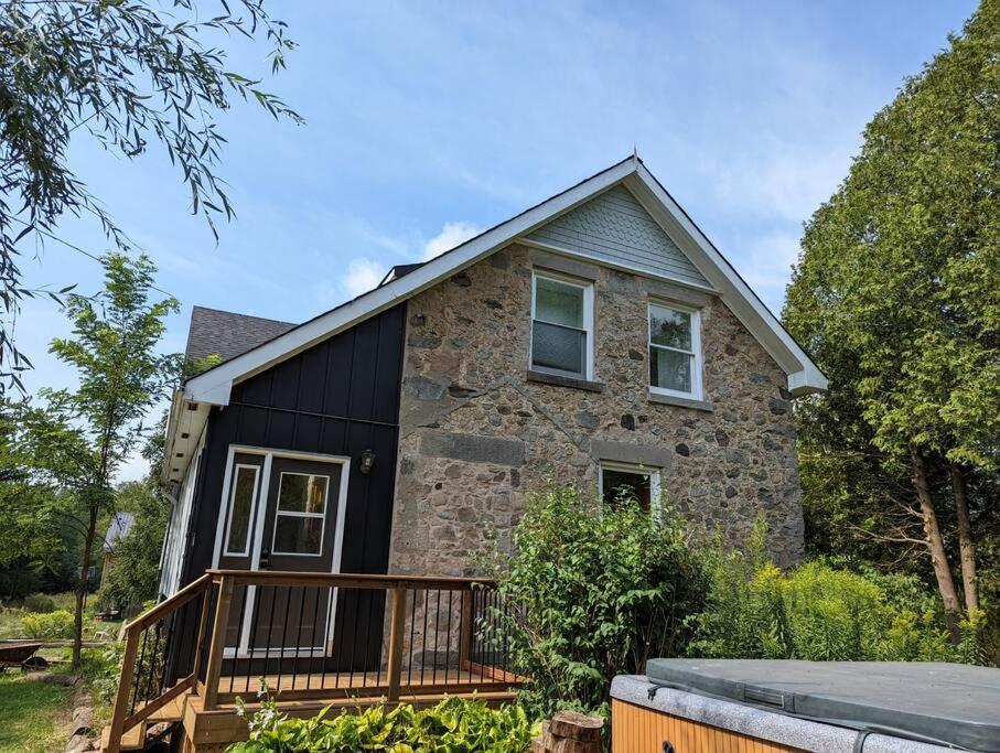 KJ's Farmhouse w/SwimSpa Retreat