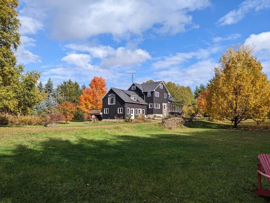 KJ's Farmhouse w/SwimSpa Retreat