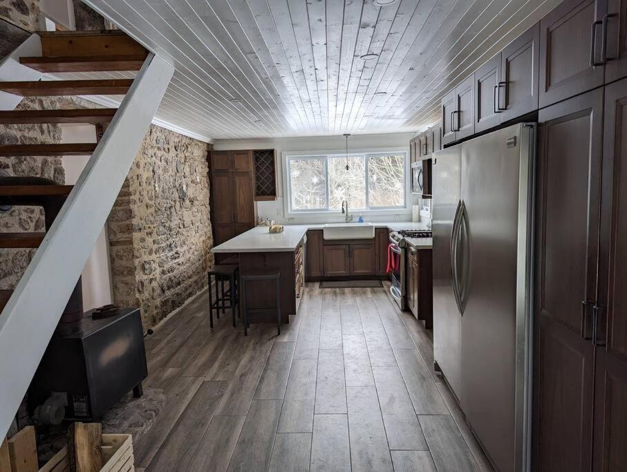 KJ's Farmhouse w/SwimSpa Retreat