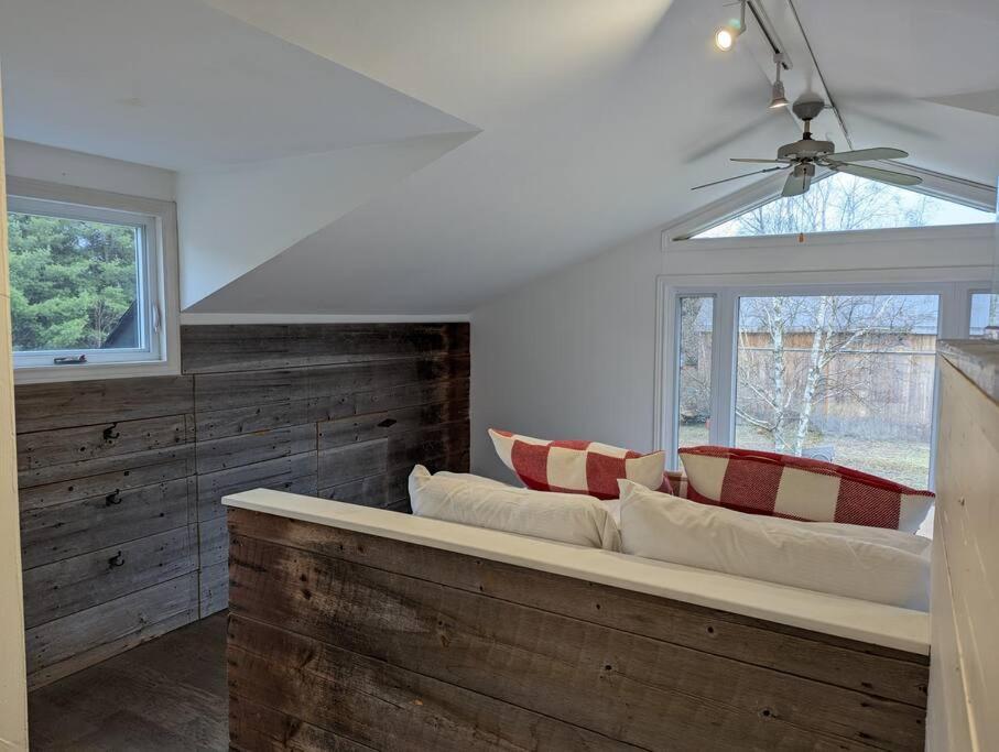 KJ's Farmhouse w/SwimSpa Retreat